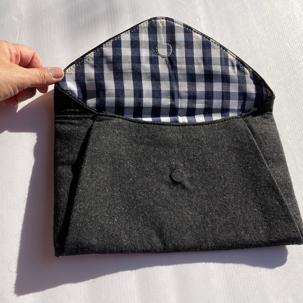 VINEYARD VINES Wool Charcoal Clutch Magnetic Closure Bag 6 x 10 inches NEW